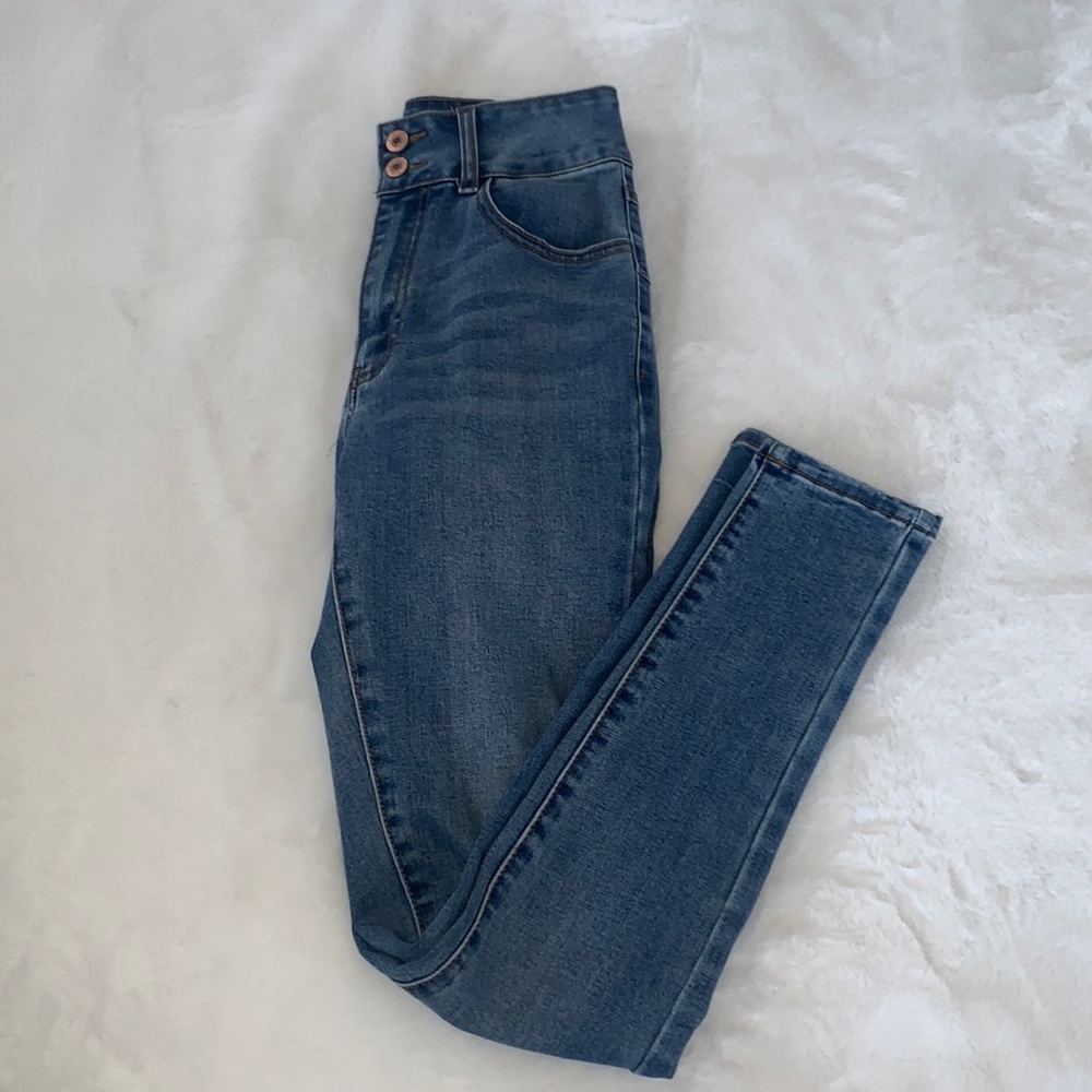 Curvy Fit High Rise Jeans - Picture 5 of 9